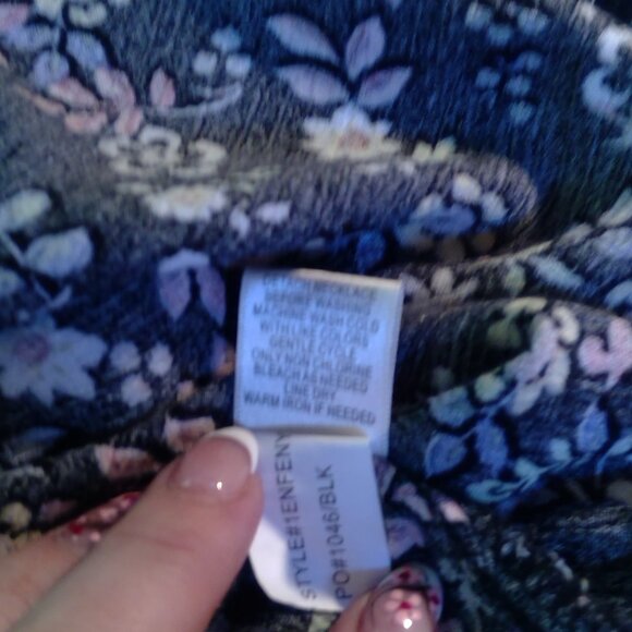 Self E Women's Floral Top on Black Background (Size L) - Picture 6 of 6